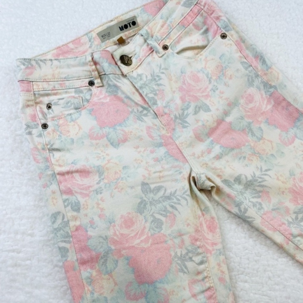 TOPSHOP • Moto Faded Floral Skinny Jeans